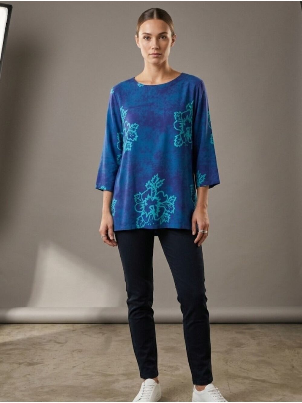Peppermint Bay Navy and Turquoise Floral 3/4 Sleeve Tunic Size Medium